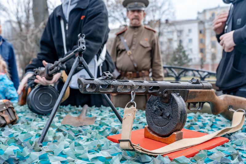 Житель Абинска лишился нелегальных винтовки, автомата и боеприпасов