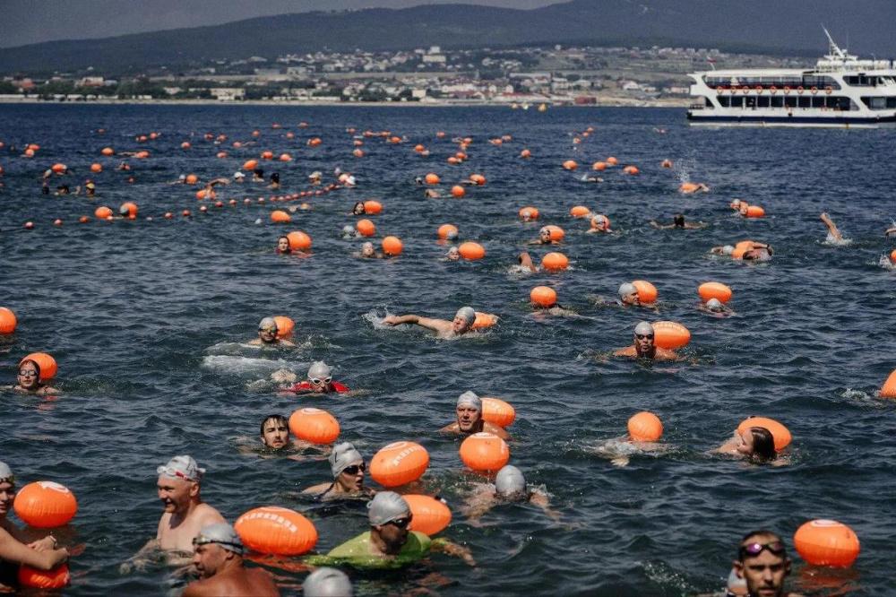Около 700 спортсменов из России и Беларуси проплывут «Морскую милю» в Геленджике