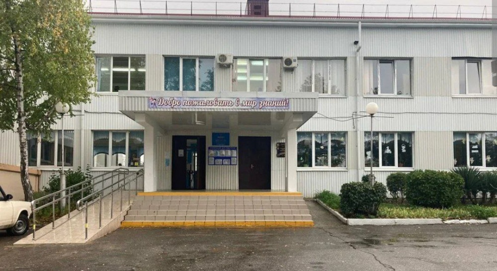 Родители и учителя пожаловались на нового директора школы в Туапсе