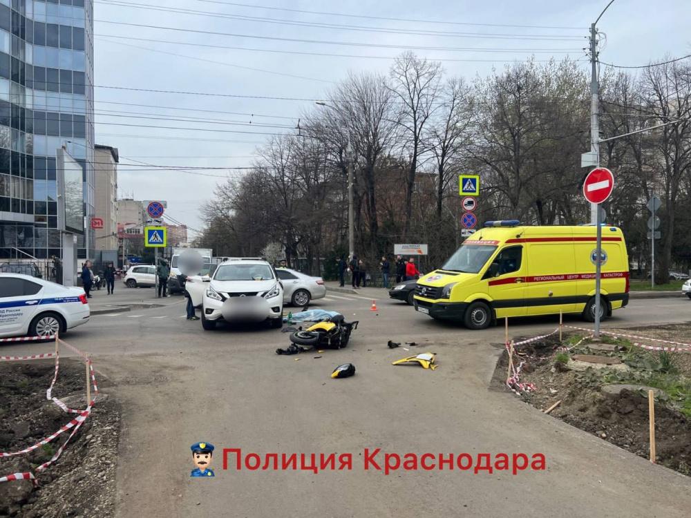 Мотоциклист погиб в ДТП с автомобилем в центре Краснодара