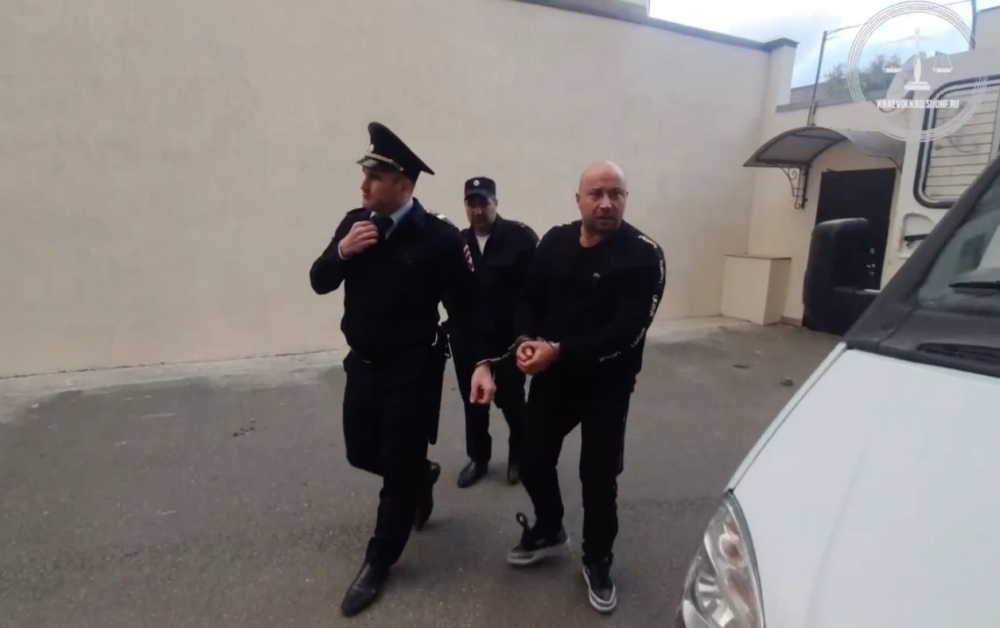 Суд в Анапе арестовал сутенера