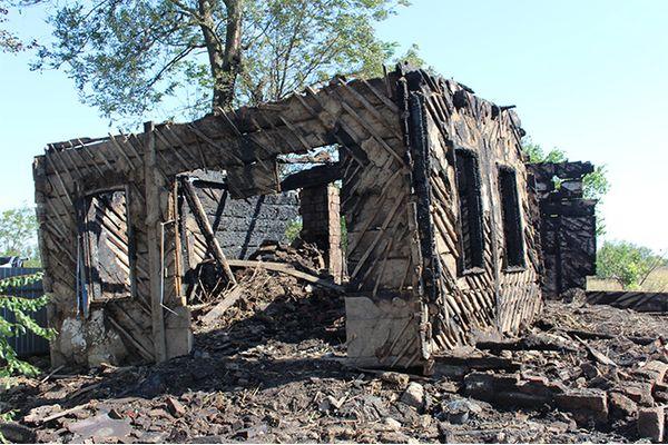 Деревянный дом сгорел в Тихорецком районе