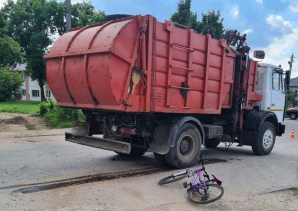 Подросток попал под мусоровоз в Краснодаре