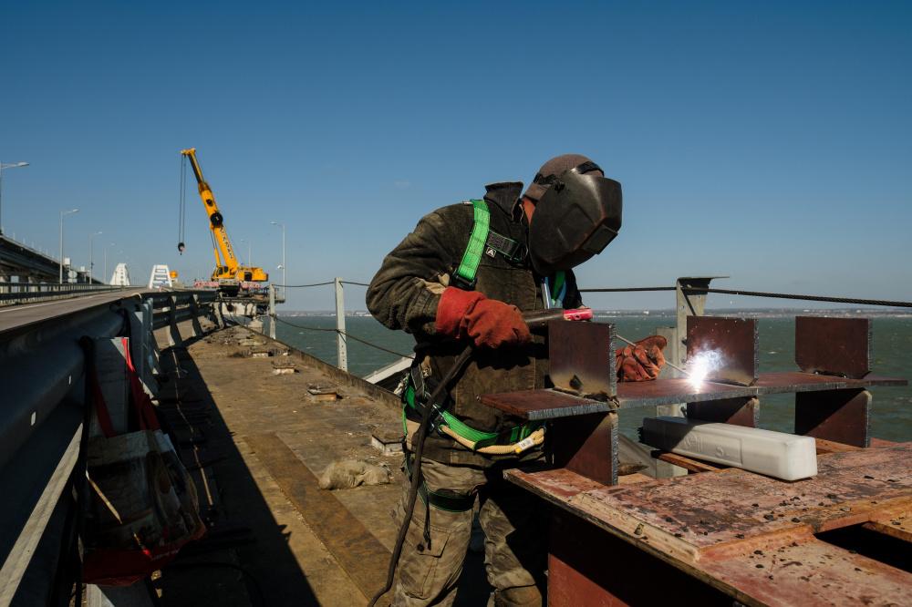 На поврежденном из-за теракта Крымском мосту стартовали основные восстановительные работы