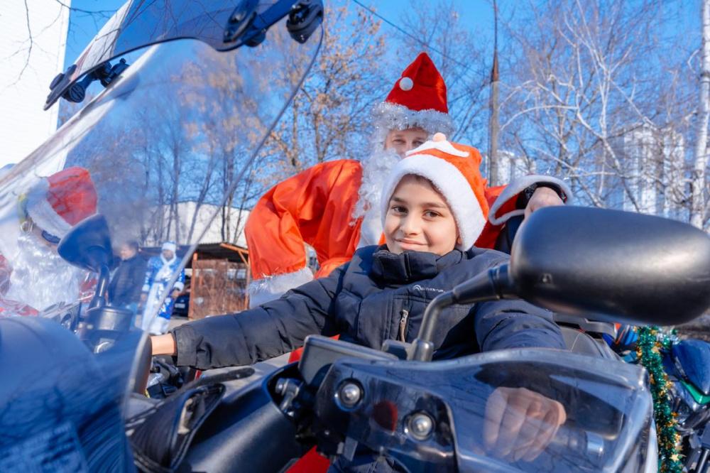 Дед Мороз в Геленджике раздал 3 тысячи подарков