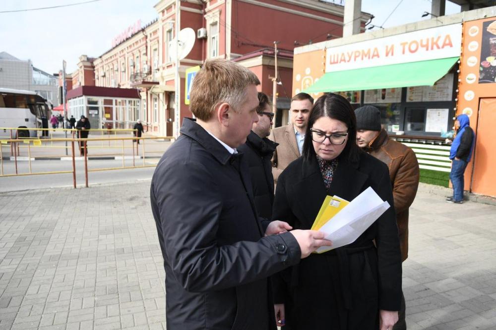 На Привокзальной площади Краснодара проверят законность размещения ларьков