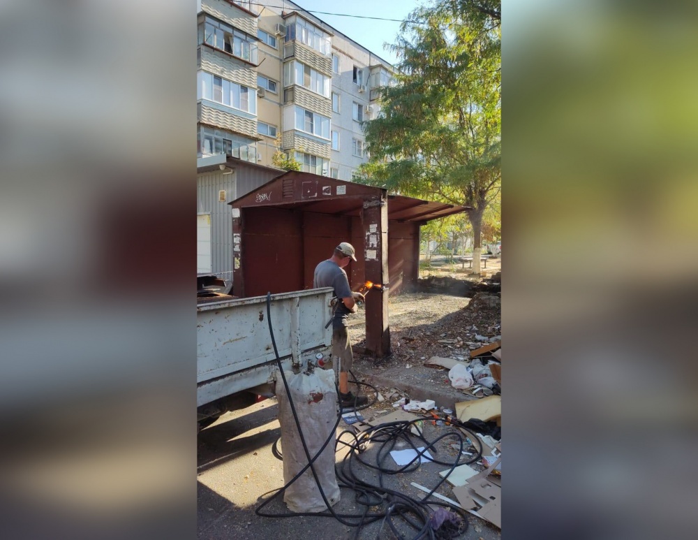 В Новороссийске активно сносят гаражи и ларьки