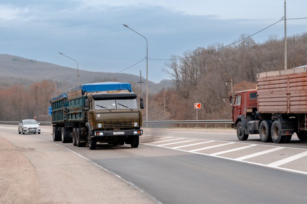 Проезд грузовиков по трассе М-4 «Дон» на Кубани ограничат до середины сентября