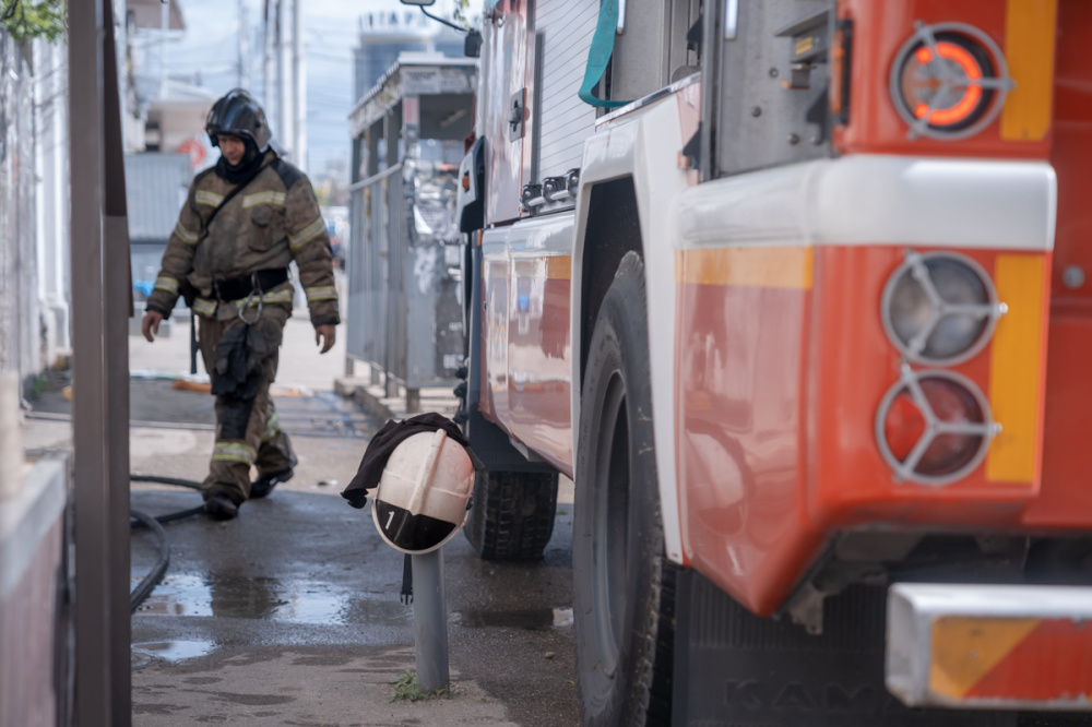 Огонь полностью уничтожил мясной магазин в Анапе 