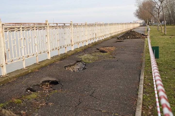 Бардак нужно устранить: мэр Краснодара поручил разобраться с ямами в Рождественском парке