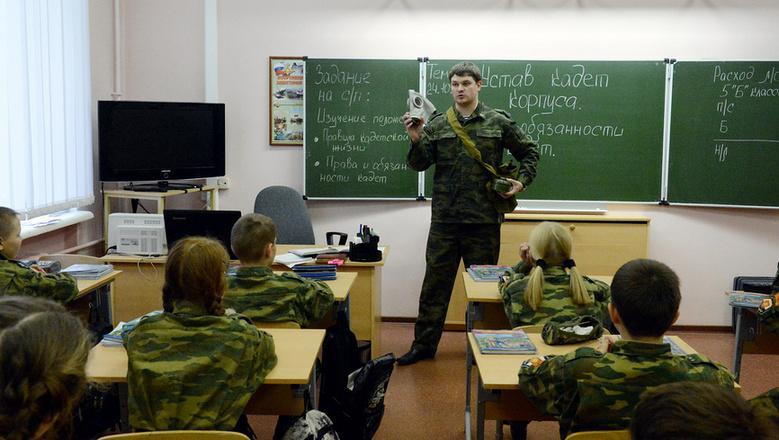 С нового учебного года в школах России введут курс по НВП