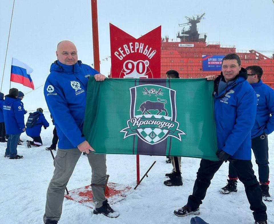 Экс-мэр Краснодара добрался на ледоколе к Северному полюсу