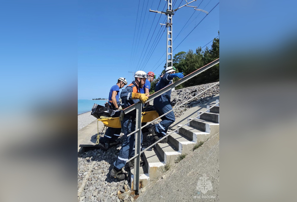 Утопленника выкинуло волнами на дикий пляж в Сочи