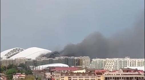 Мощный пожар вспыхнул в недостроенном ЖХ «Монтеро» в Сочи