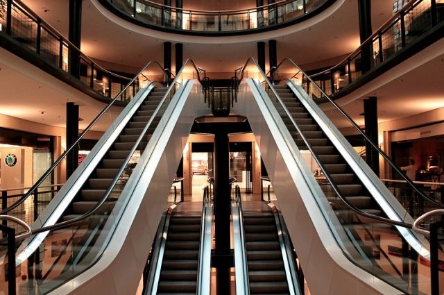 В торговом центре в Сочи ребёнка затянуло в эскалатор