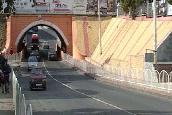 Виновника ДТП в Армавире обяжут за свой счет восстановить ограждение тротуара