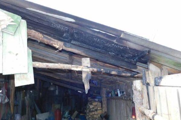 Жительница Кубани подожгла сарай и повредила машину соседки