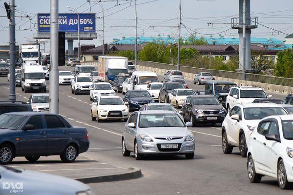 Огромные пробки сковали движение на подъездах к Краснодару