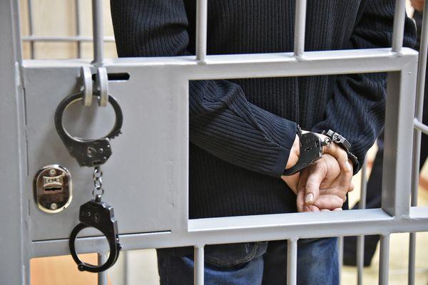 Блогера арестовали за вымогательство денег у предпринимателя в Сочи