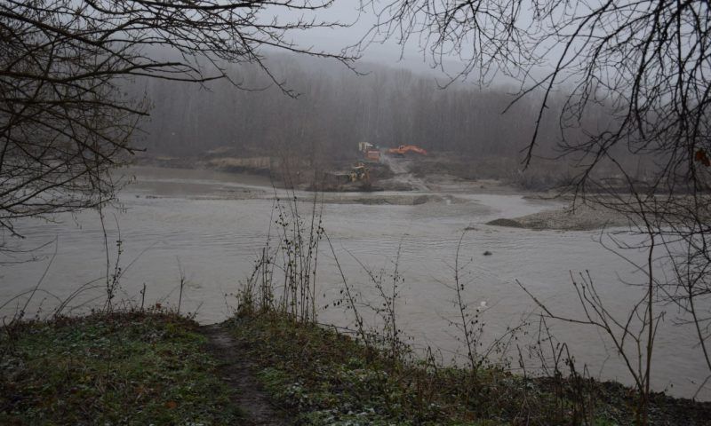 Берег горной реки обрушился в Апшеронске 
