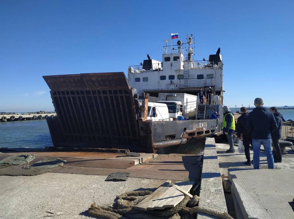 Паромное сообщение между Кубанью и Крымом временно приостановлено