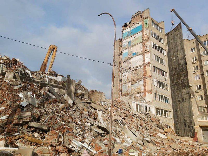 Власти Ейского района: жильцов пострадавшей от падения самолета многоэтажки не выселяют из ПВР