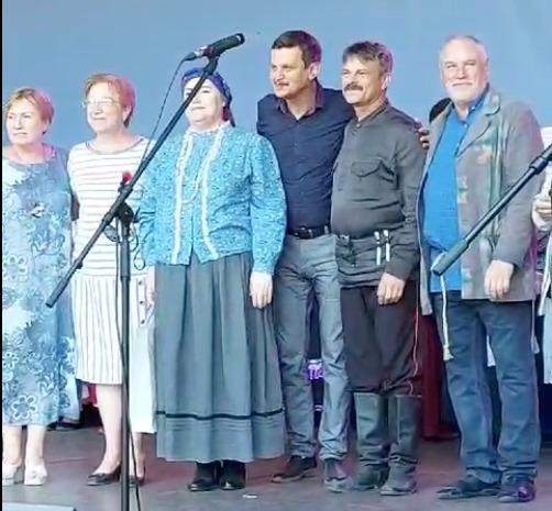 Театр казачьей песни «Во светлице» из Ейска выиграл автобус