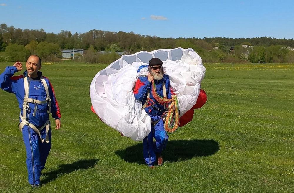 Федор Конюхов установил новый рекорд беспосадочного полета на параплане