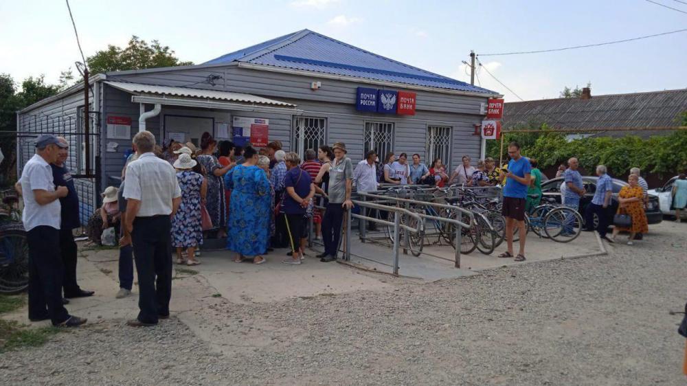 Предобморочные пенсионеры, путаница и кучи квитанций: как станица Марьянская Кубани переживает массовое увольнение почтальонов