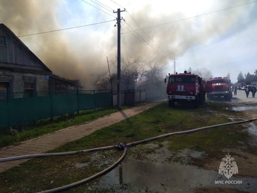В Кореновском районе сгорели дома и хозпостройки площадью 400 квадратных метров