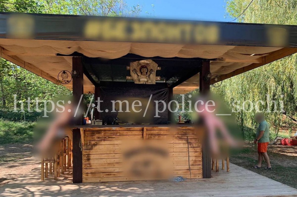 Полиция нашла павильон с нелегальным пивом на территории автокемпинга в Сочи