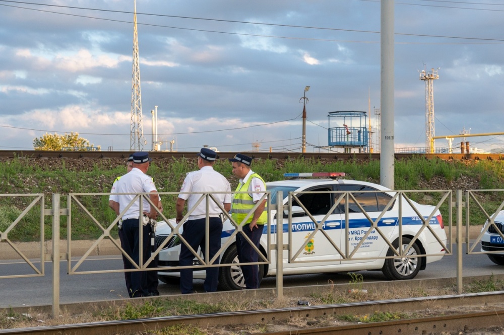 Водитель съехал по встречке с Яблоновского моста под Краснодаром