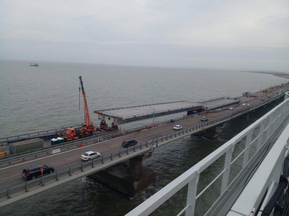 Рабочие завершили надвижку всех пролётных строений Крымского моста