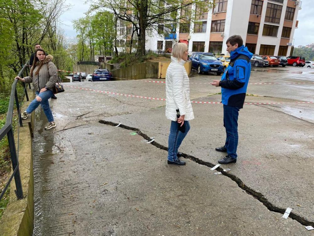 В Сочи укрепят оползневой склон рядом с многоэтажками