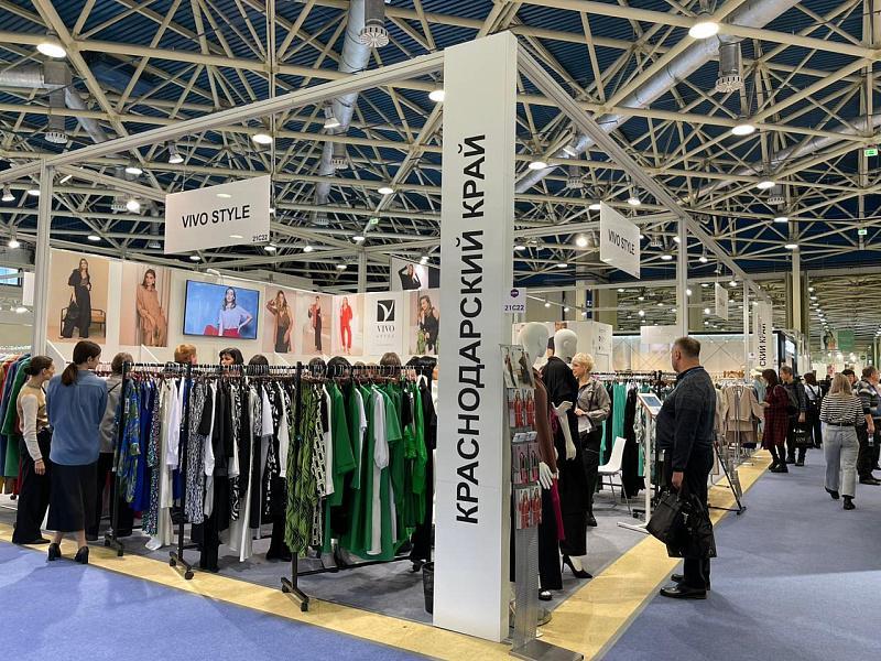 Модельеры Кубани заключили контракты на поставку одежды на 61 млн рублей 