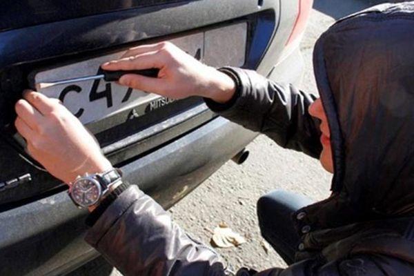 Вымогатель, воровавший автомобильные номера, задержан в Краснодарском крае