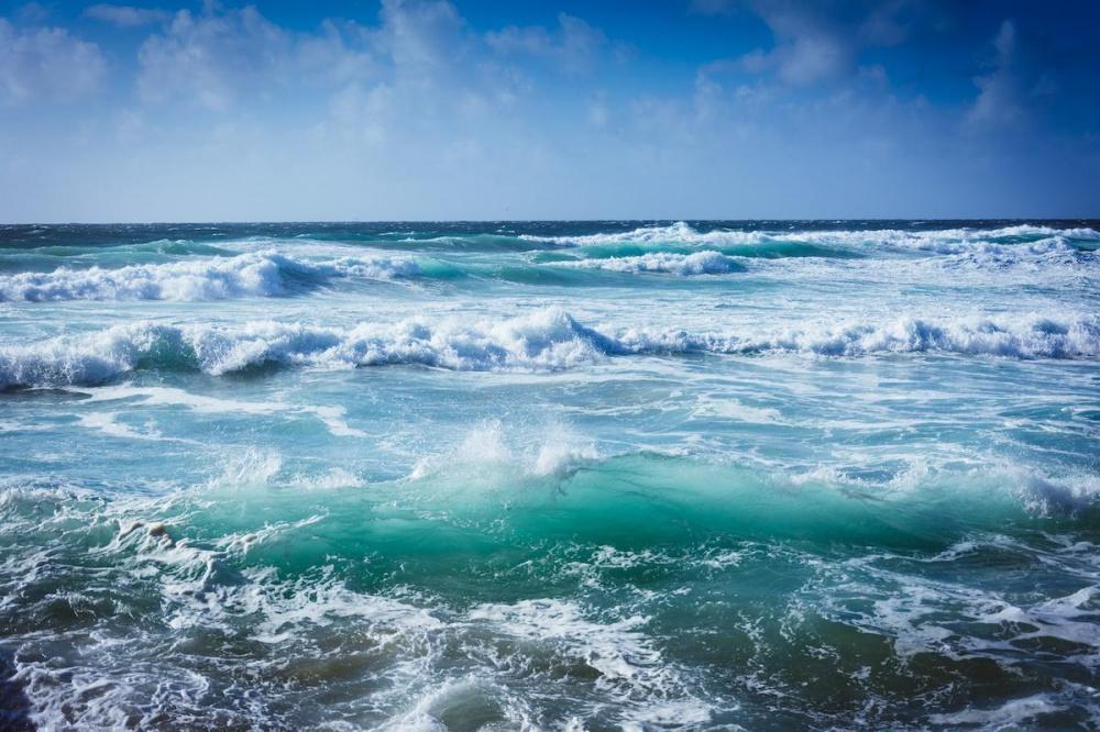 В Анапе запретили купаться в море из-за шторма
