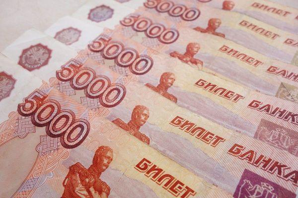 Новый знакомый дал девушке фальшивые деньги для покупки продуктов в Краснодарском крае