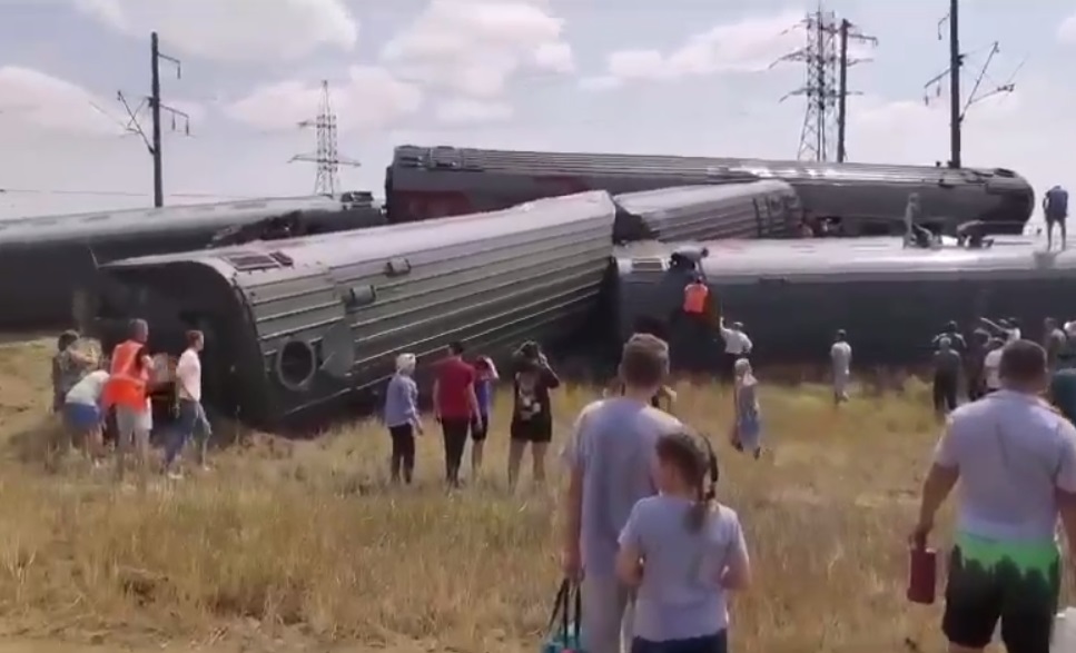 Поезд сообщением Казань — Адлер сошел с рельсов, есть пострадавшие