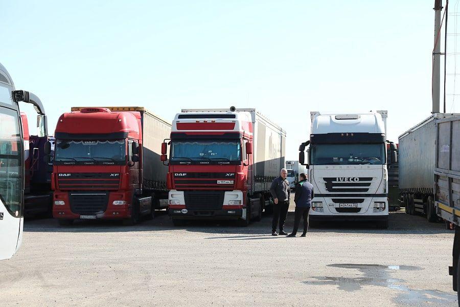 Почти 230 грузовиков на Кубани ждут открытия Керченской паромной переправы