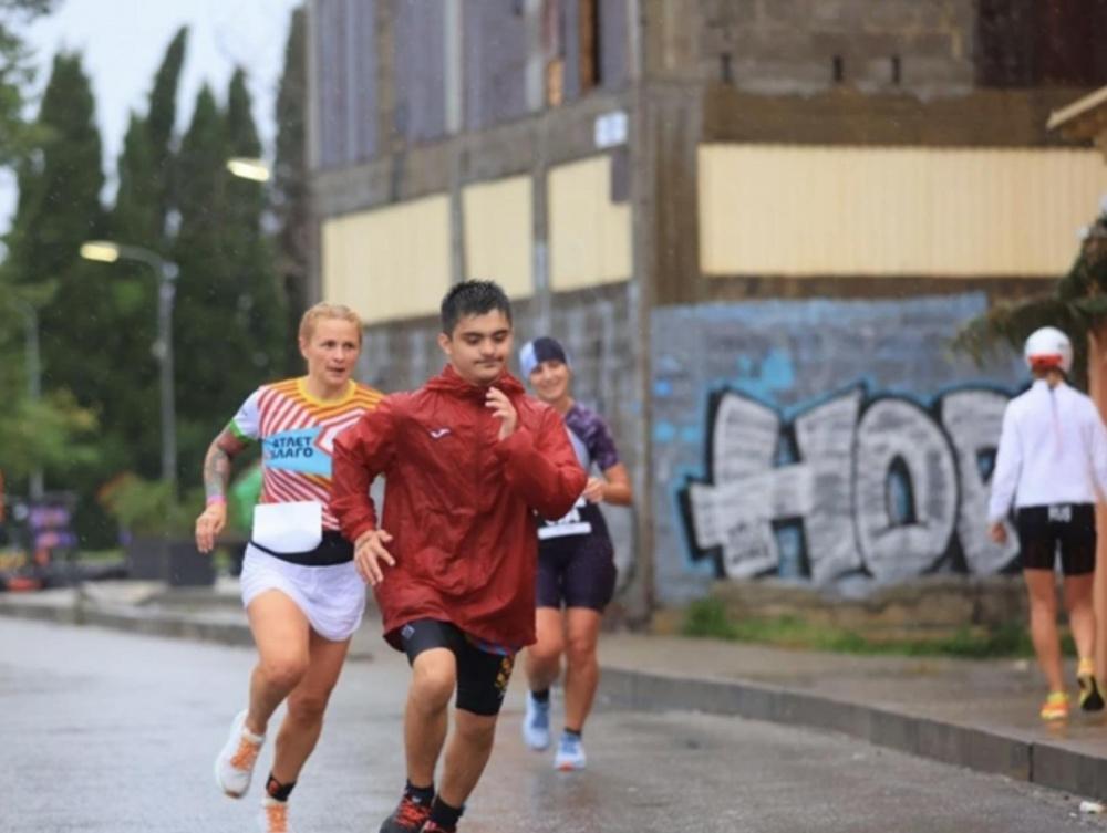 В Сочи триатлонист с синдромом Дауна установил рекорд России