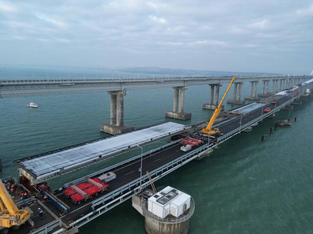 Строители завершили надвижку второго пролета на Крымском мосту