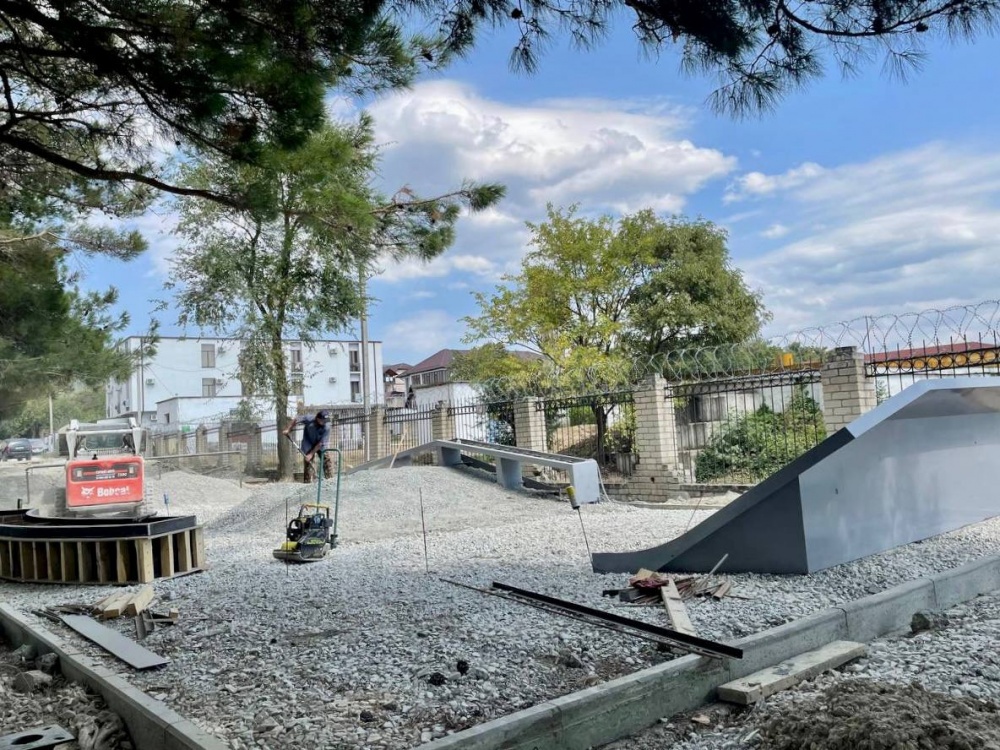 В Кабардинке приступили к строительству скейт-площадки
