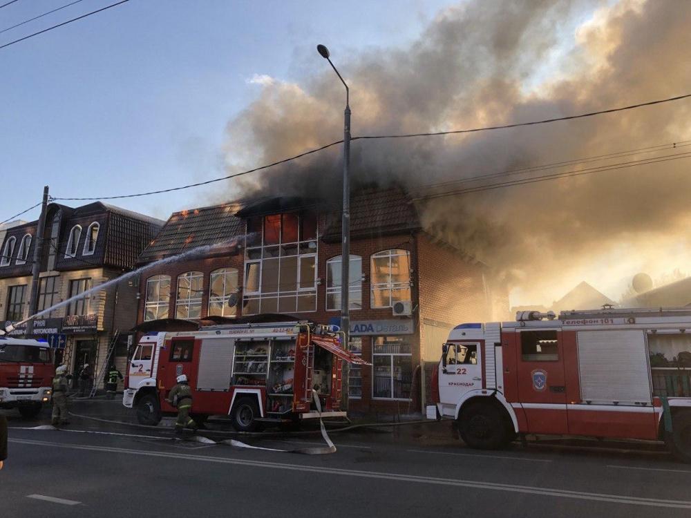 В Краснодаре сгорела крыша дома на улице Тургенева