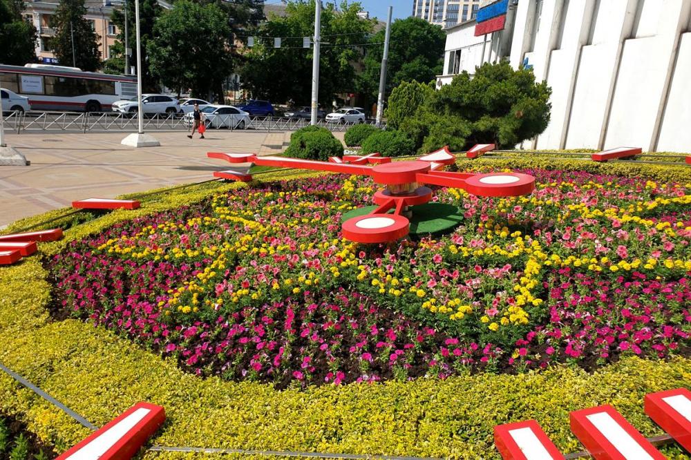 Табло цветочных часов Краснодара сменили на знак «Сделано на Кубани»