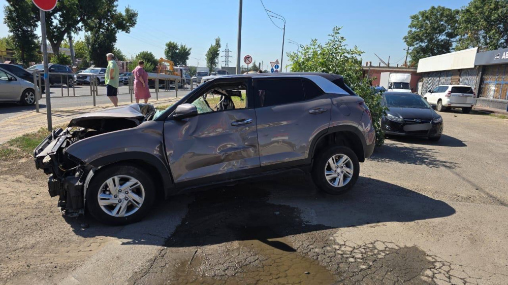 Массовую аварию устроила автоледи в Краснодаре