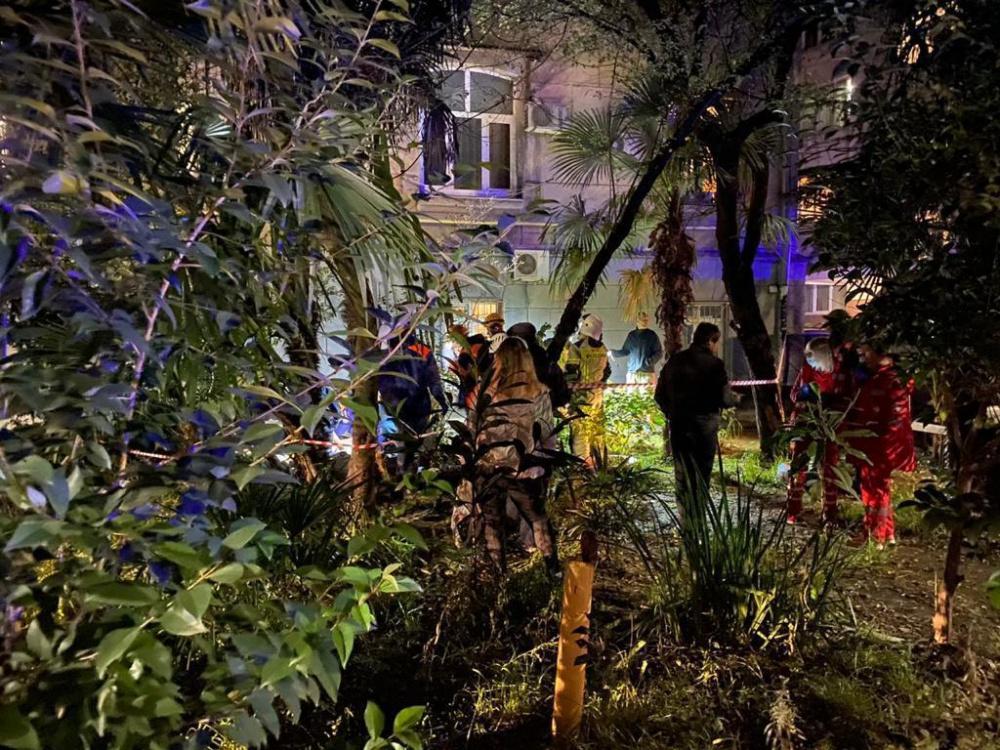 Два человека погибли при обрушении балкона в многоквартирном доме Сочи