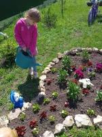 Новобейсугские дошколята создали арт-объекты и высадили цветы - https://vlast-sovetov.ru