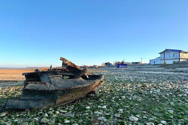 Дно Азовского моря после отлива