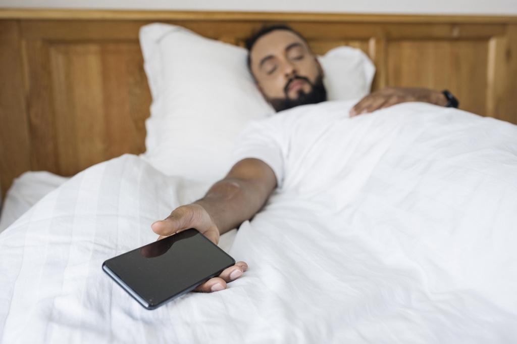 man-sleeping-after-spending-time-on-his-phone.jpg